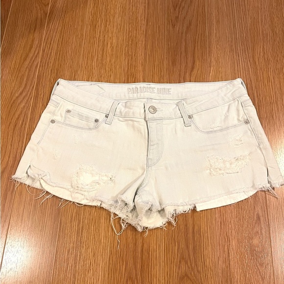 Aritzia Paradise Mine Bleached Denim Low-Rise Cutoff Shorts - US 28 - Picture 4 of 15